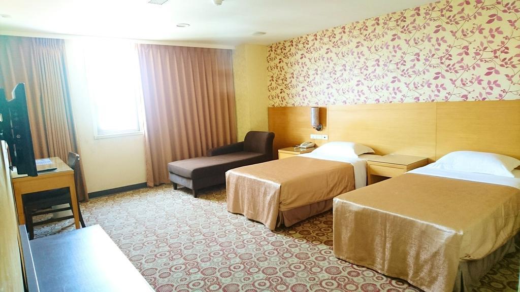 Metropolis Hotel Taoyuan Exteriör bild